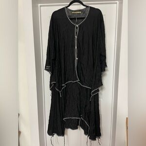 Designer Tara Vao Jacket & Skirt Set Size 1X. Black Crinkle White & Black Trim